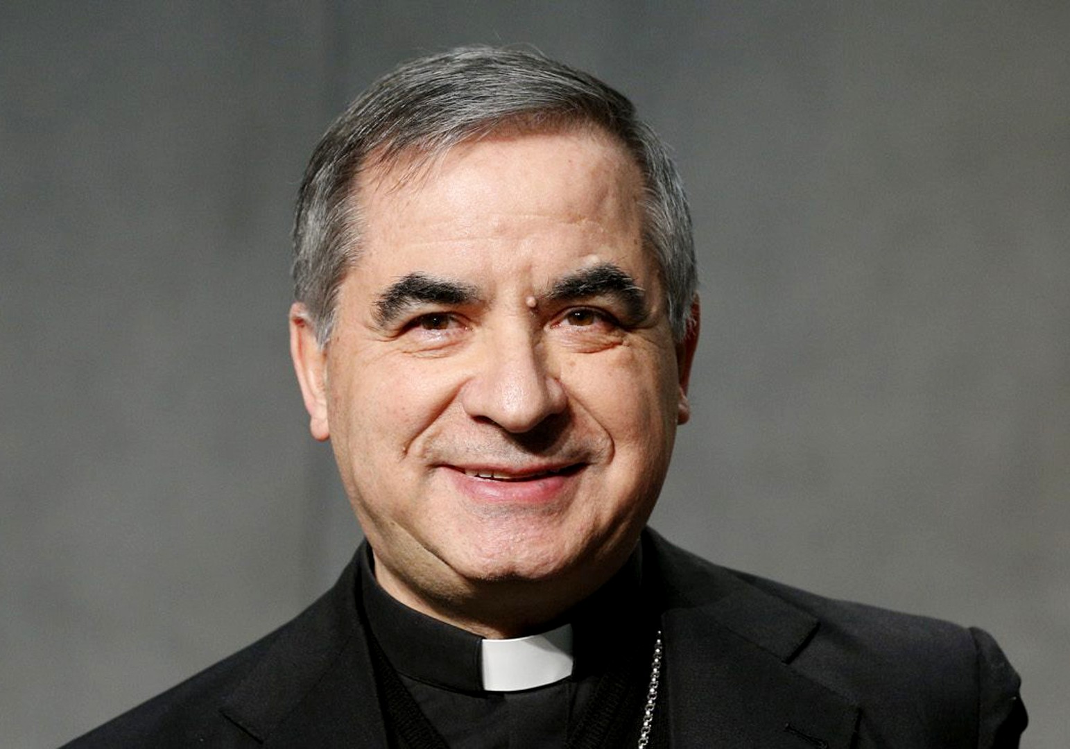 Becciu: il silenzio dei vigliacchi