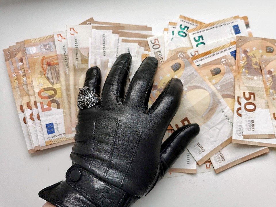 Il sardismo dopo Solinas: la corruzione dei soldi